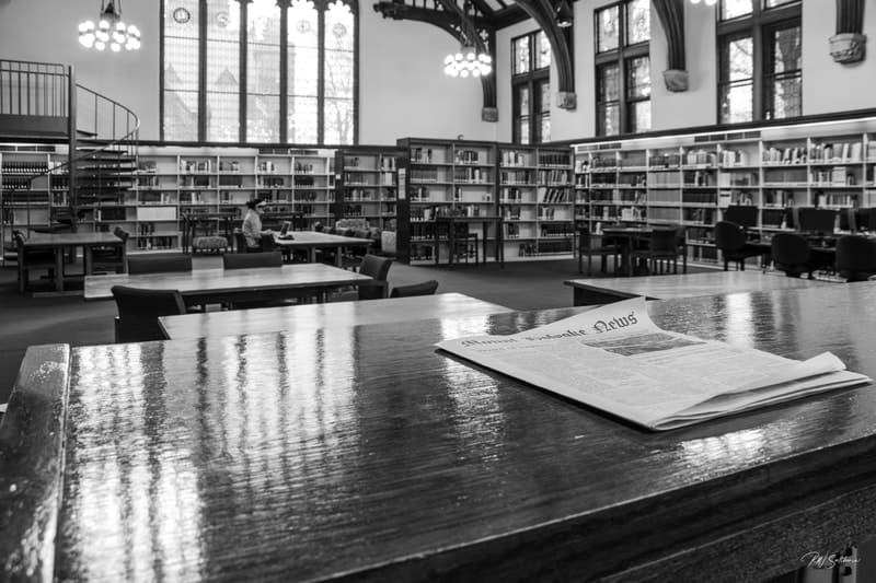 Photo of a practically empty library reading room